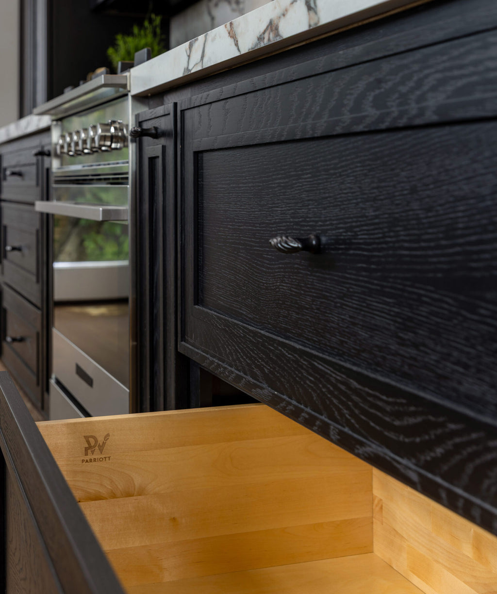 Parriott Elegant Black