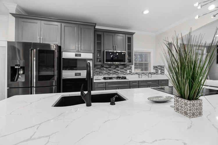 Kitchen island with a white veined quartz countertop